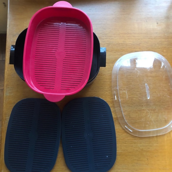 Tupperware microwave cooker 2 1/4 qt
